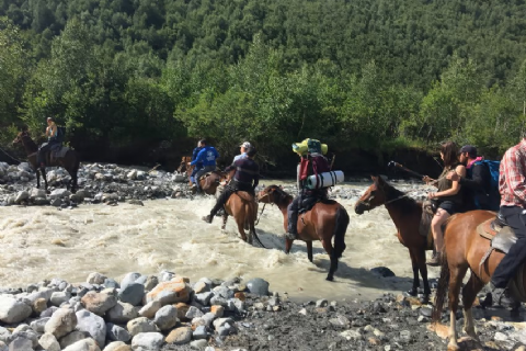 GÜRCİSTAN MESTİA SVANETİ TREKKİNG TURU-MERGEZ MACERA TURİZM