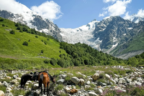 GÜRCİSTAN MESTİA SVANETİ TREKKİNG TURU-MERGEZ MACERA TURİZM